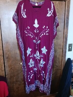Embroidered Berry Maxi Caftan Dress - Relaxed Fit